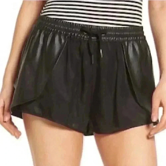 ⭐️ Blank NYC chic on trend sporty with a hint of sexy skort - Picture 1 of 7